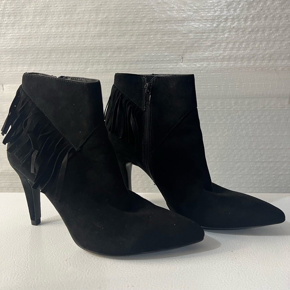 Black heeled boots
